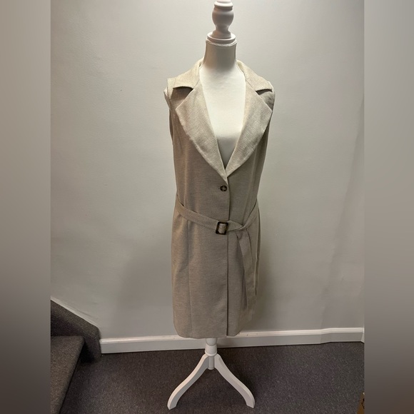 White Black sleeveless vest - Picture 1 of 4